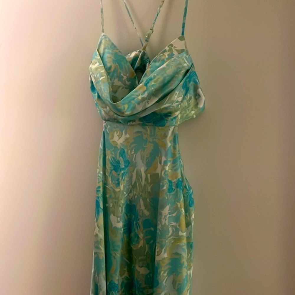 Heymia floral cut out midi dress size medium - Picture 2 of 8